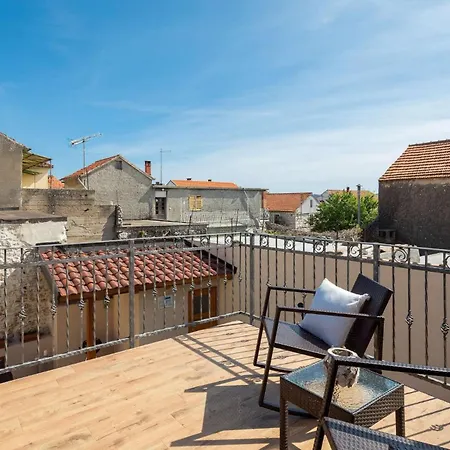 Hébergement de vacances Kameni Dvori Sveti Filip i Jakov