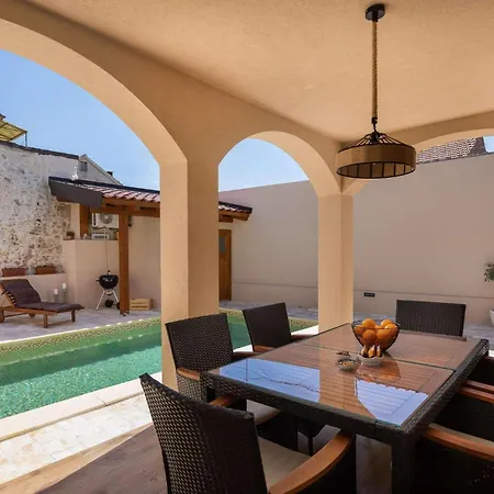 Kameni Dvori Holiday home *