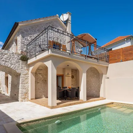 Kameni Dvori Holiday home Sveti Filip i Jakov